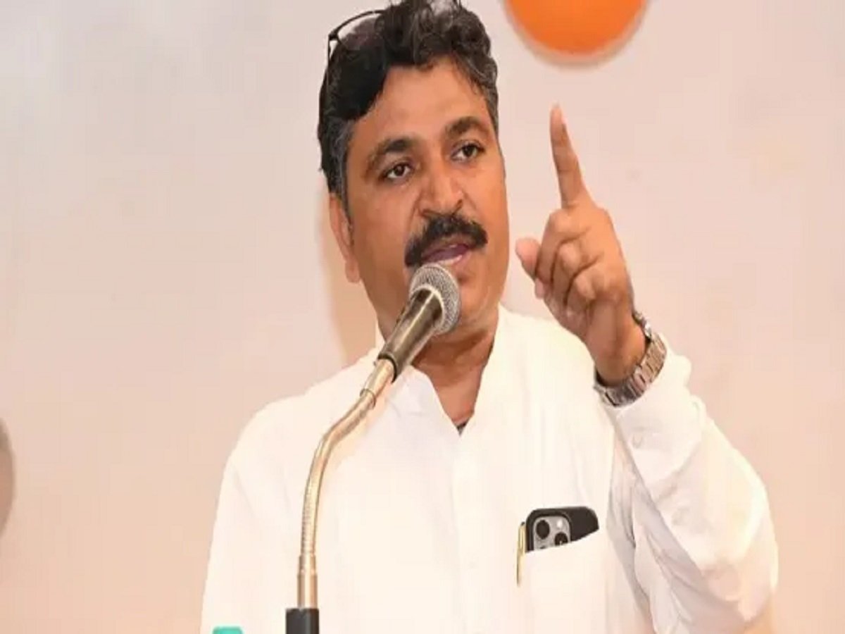 Tikaram Jully takes a jibe at the CM, says: 