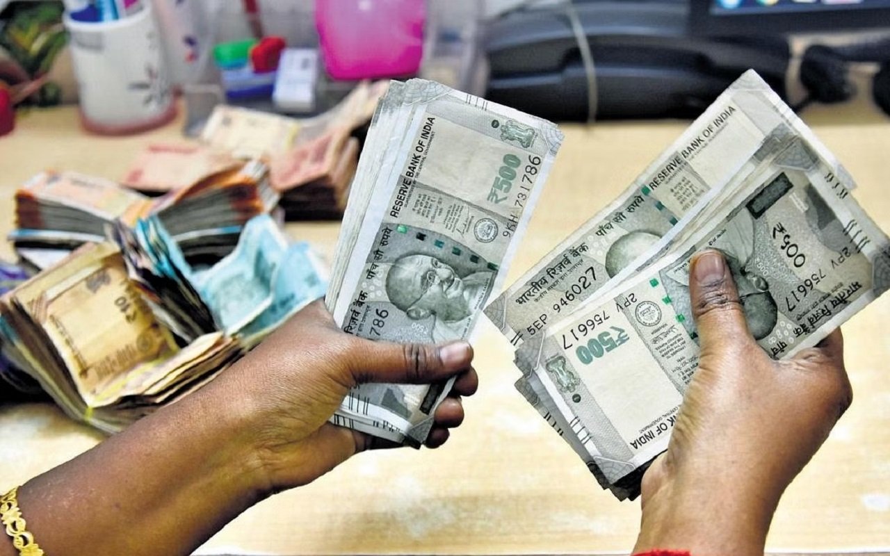 Government scheme: Loan up to this many thousand rupees can be taken using Aadhar card without guarantee
