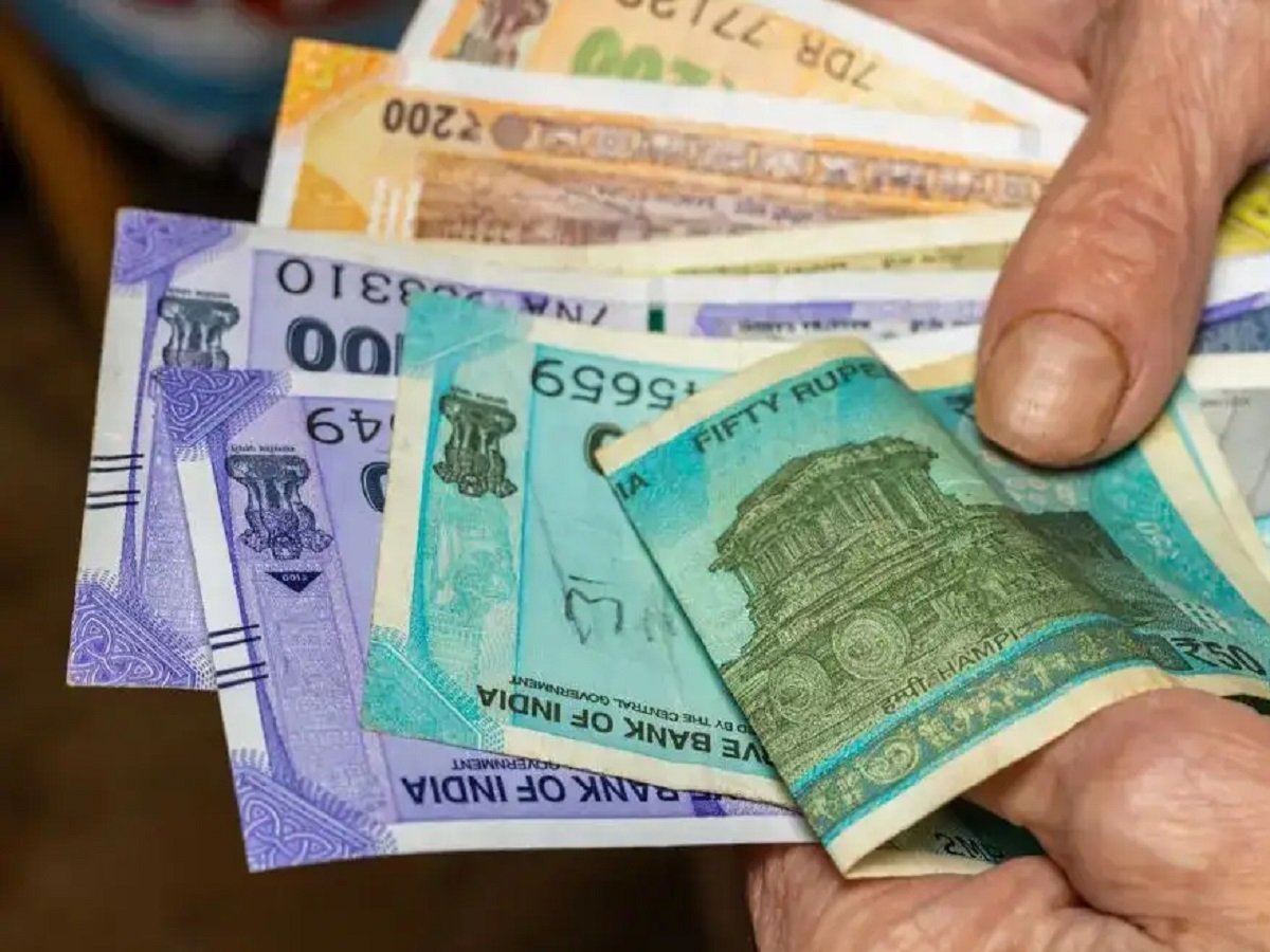 Government Scheme: The government provides loans to small business owners and street vendors in three phases.