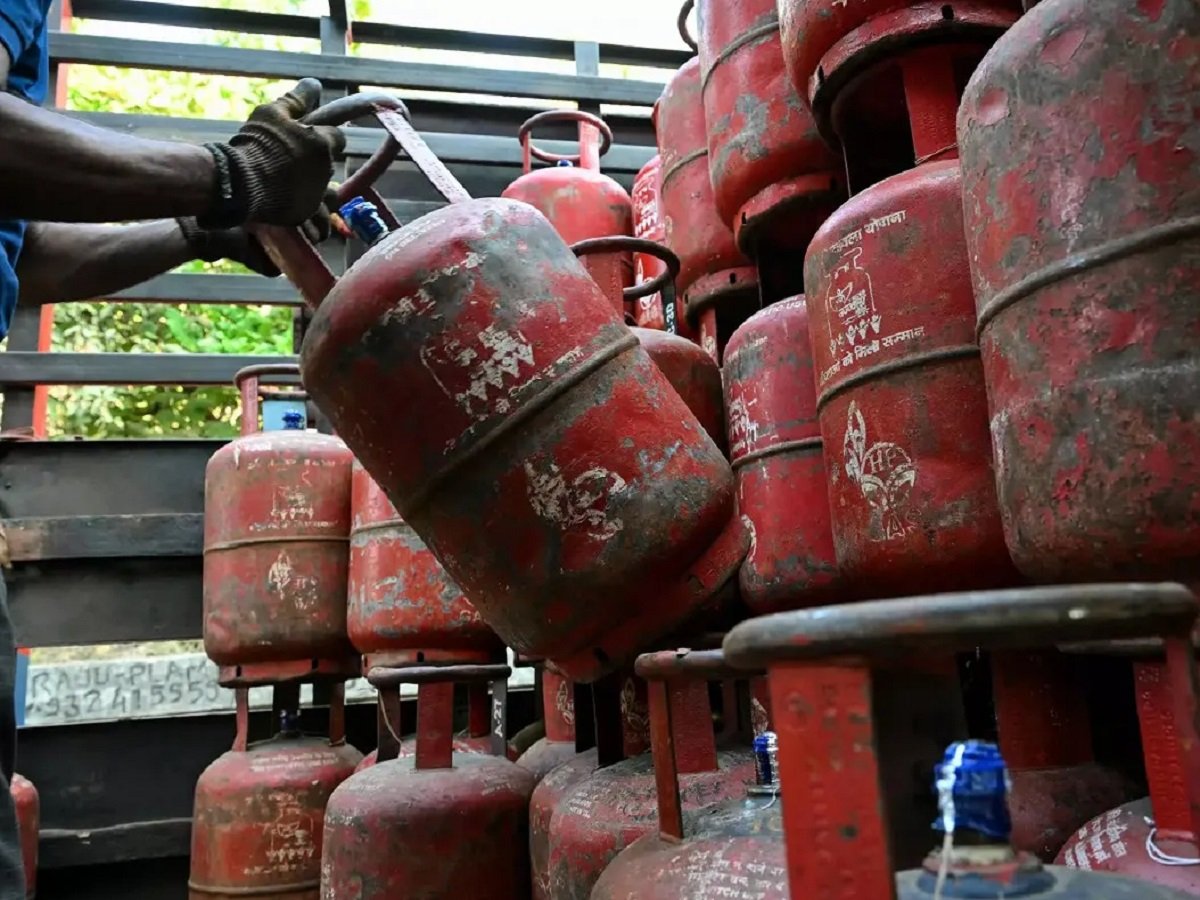 LPG Cylinders: स्वतंत्रता दिवस के एक दिन पहले प्रमुख शहरों में इतनी तय हुई कीमतें | Parmarth TV