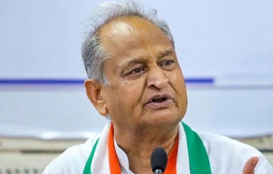 Ashok Gehlot targeted the central government in this matter, and appealed to Congress workers to do the same today