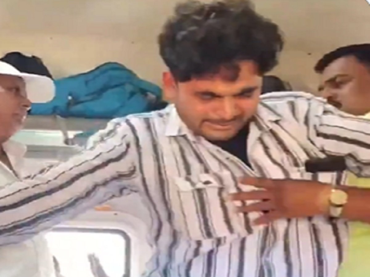 Viral Video: Man Commits Shameful Act Against 7-Year-Old Girl on Train