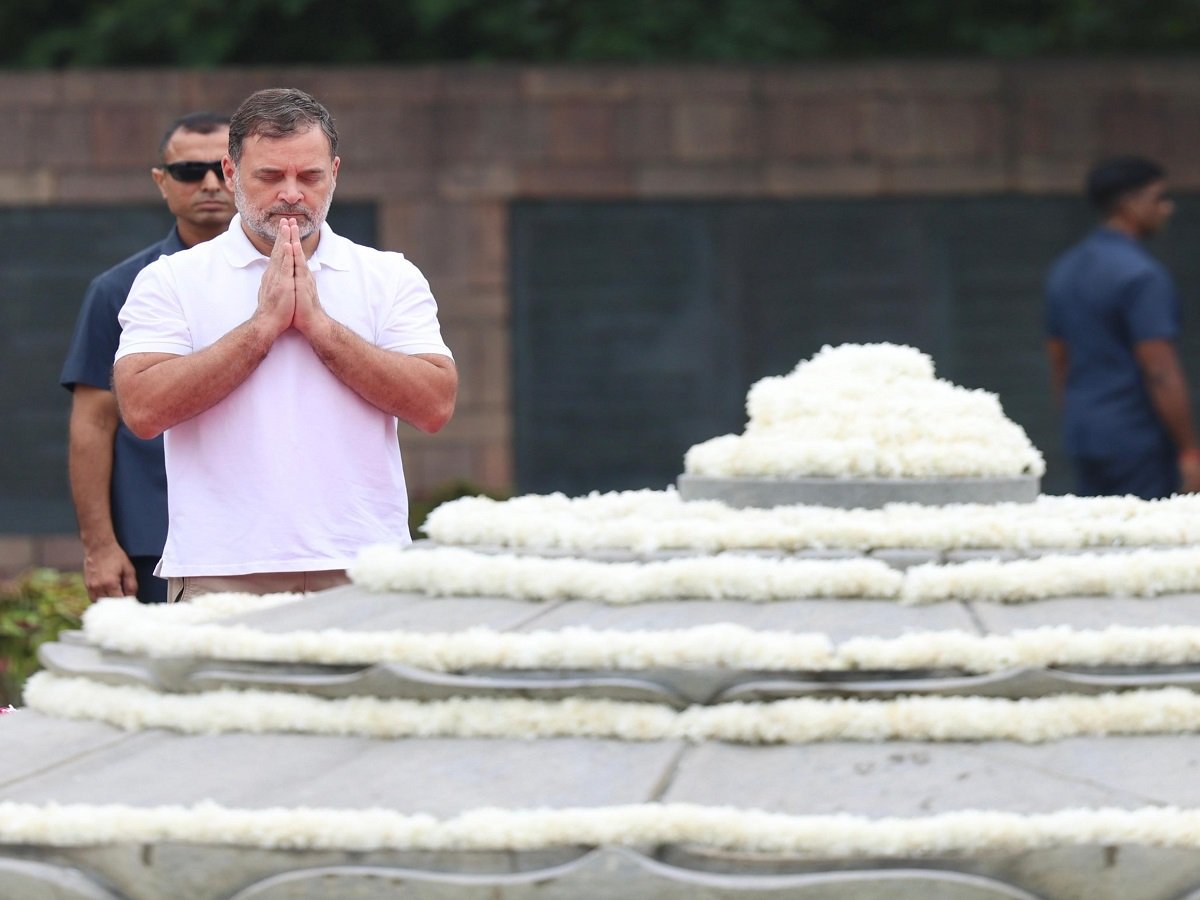 Rahul Gandhi paid tribute to Rajiv Gandhi on his birth anniversary