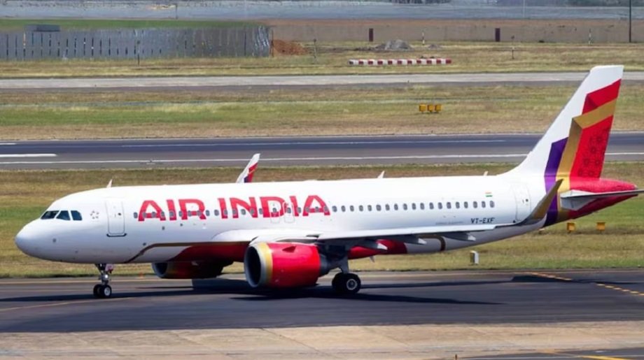 Software update: More than 6,000 aircraft have their wheels braked.